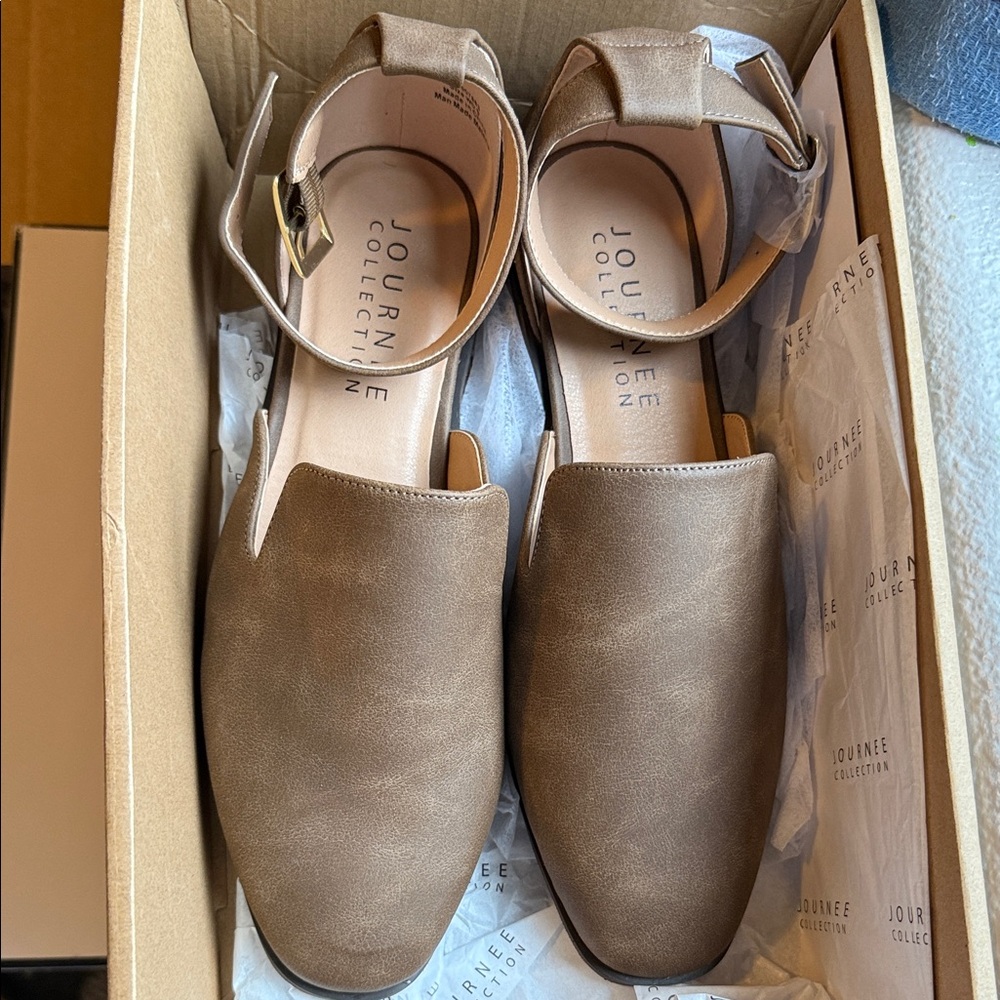 Journee Collection Women's Brown Ankle Strap Flats